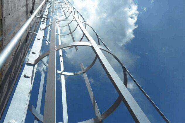 烟囱安装直爬梯