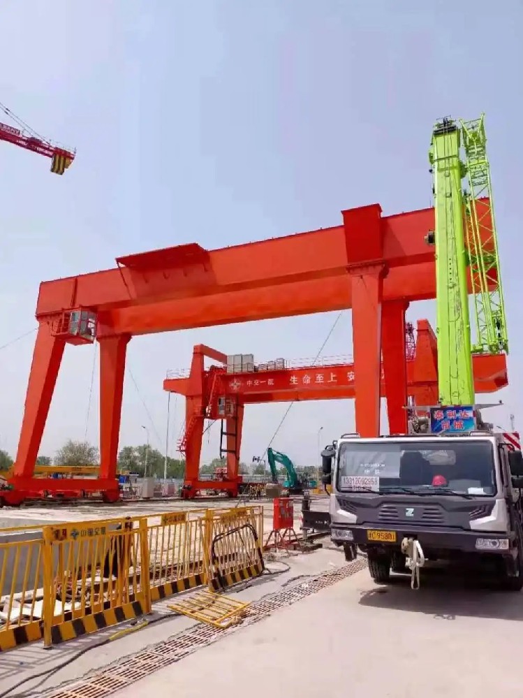 温州平阳龙门吊除锈翻新喷漆